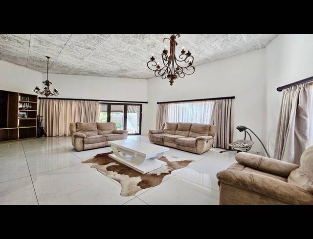 4 BEDROOM HOUSE FOR SALE IN WATERKLOOF GLEN